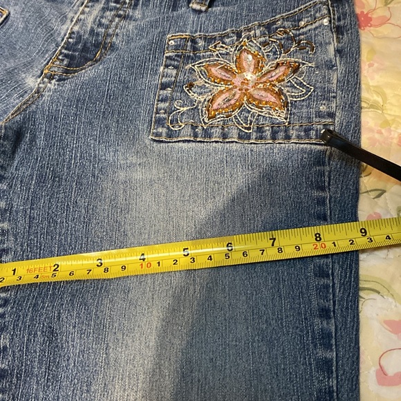 Vintage Angels Jeans With a Flare. Size 9. Pre-owned and in good shape. - Picture 11 of 14